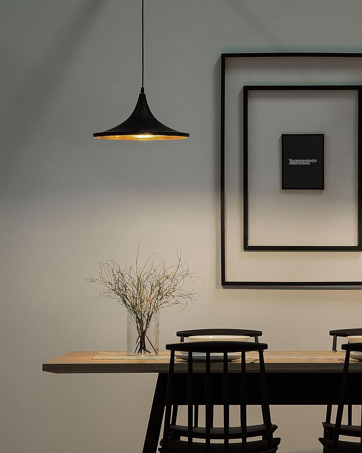 LINDBY – Élégance Noire & Dorée