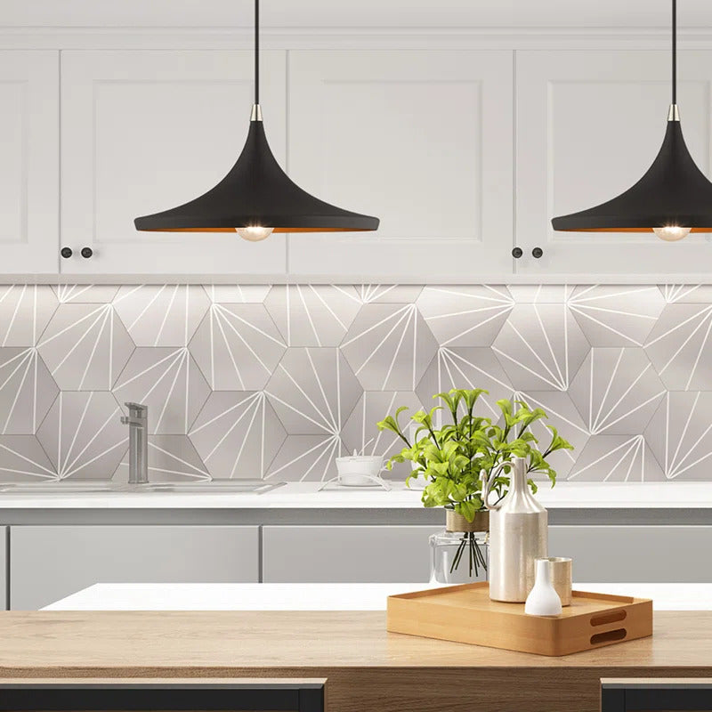 LINDBY – Élégance Noire & Dorée