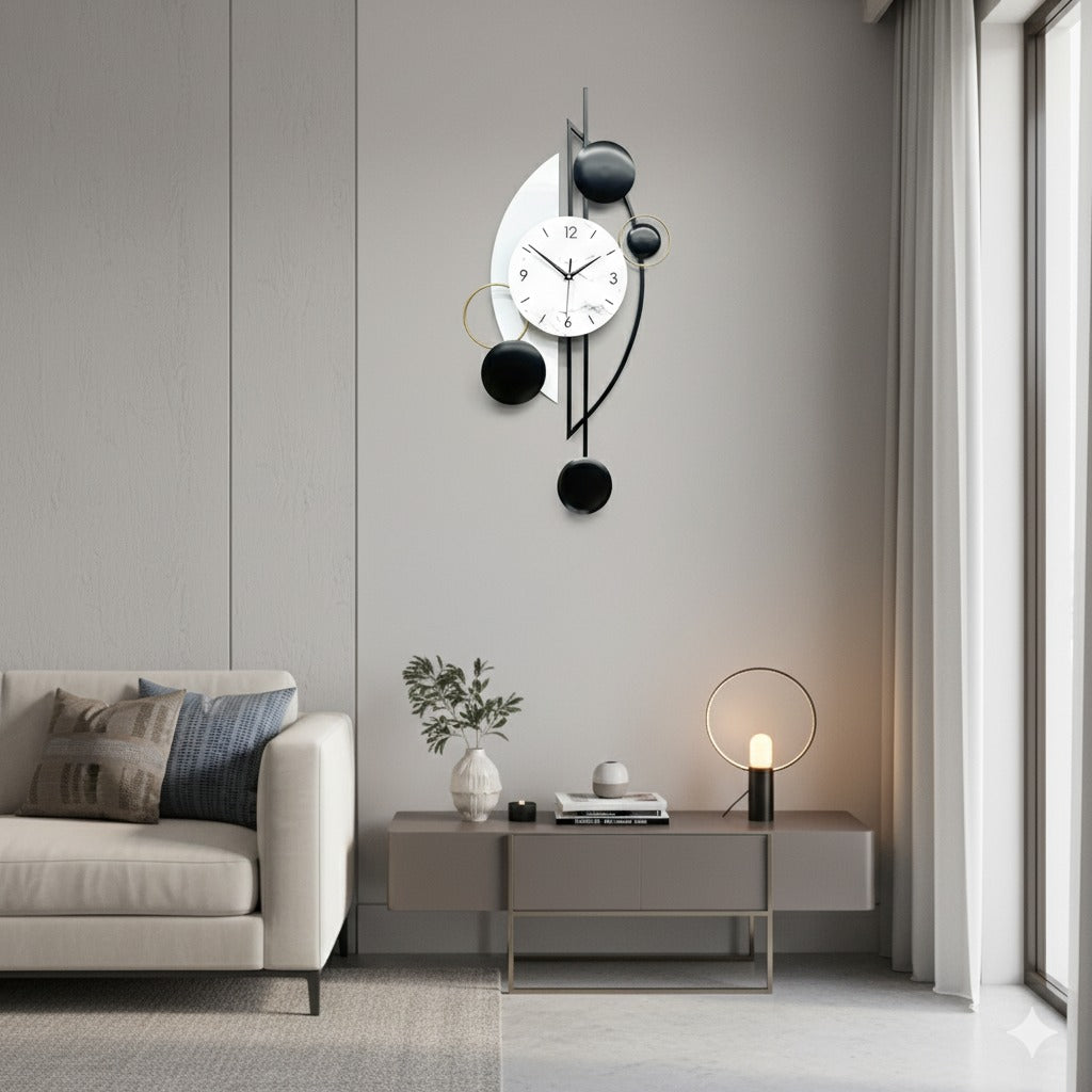 Horloge murale artistique noire et dorée